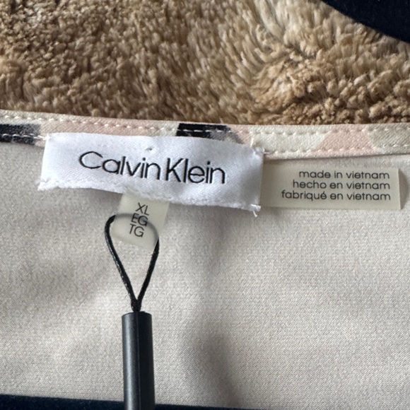 Calvin Klein Floral Knit Top w/ Metal Neckline Detail – XL (NWT) - Picture 5 of 8